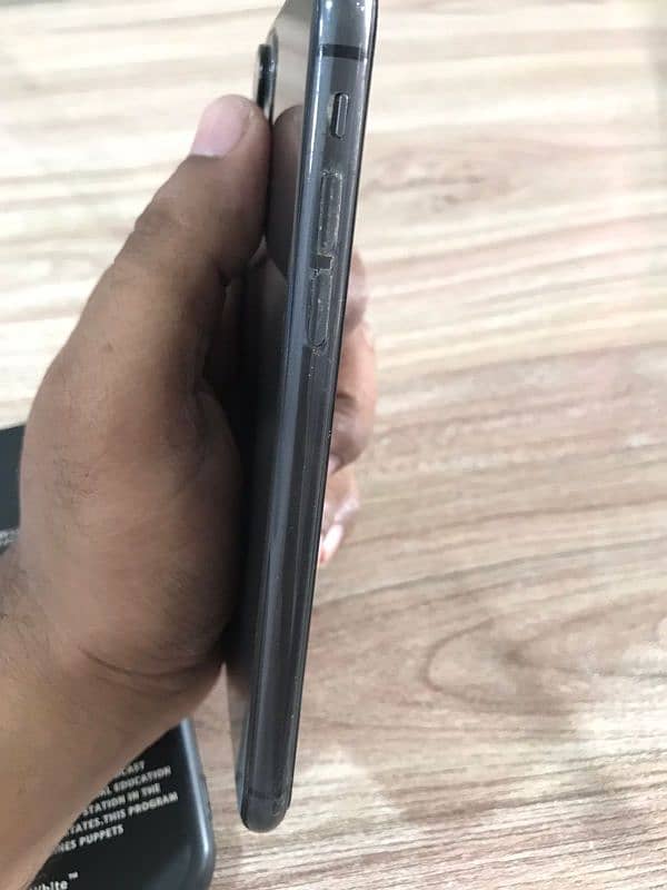 iPhone 11/ Factory Unlocked 2