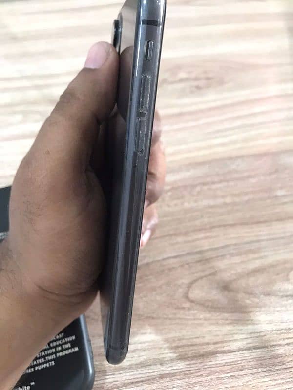 iPhone 11/ Factory Unlocked 5