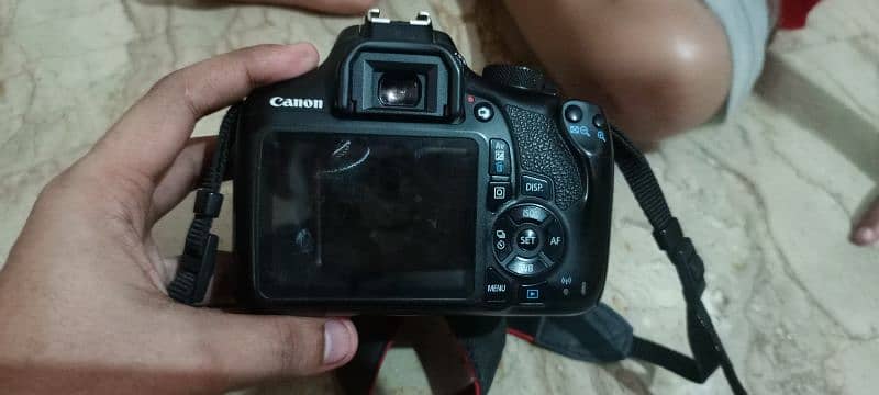 Canon DSLR 1300d 0