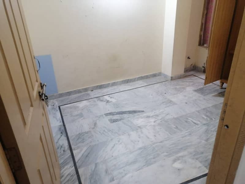 Family flat in Wakeel colony 10