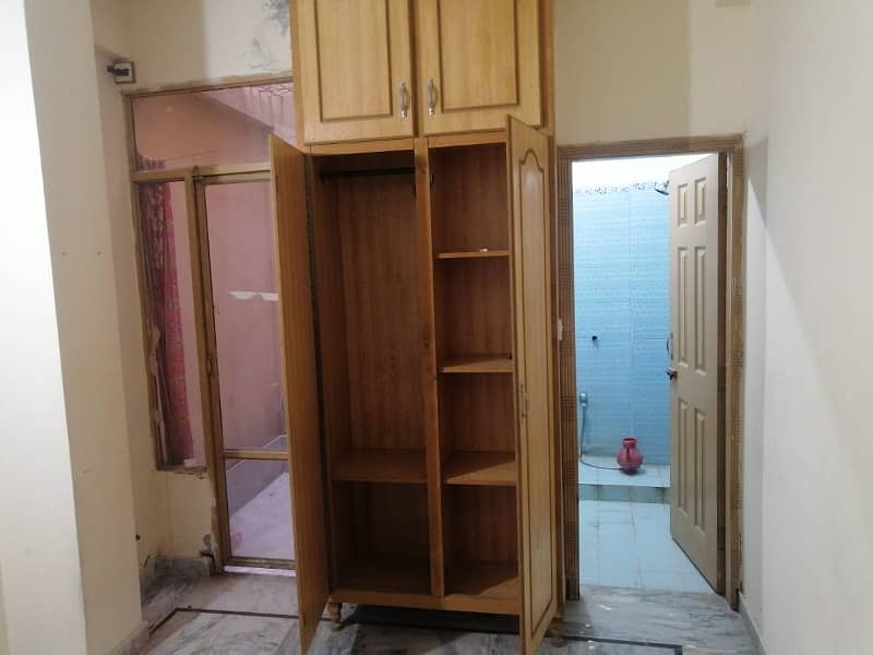 Family flat in Wakeel colony 11