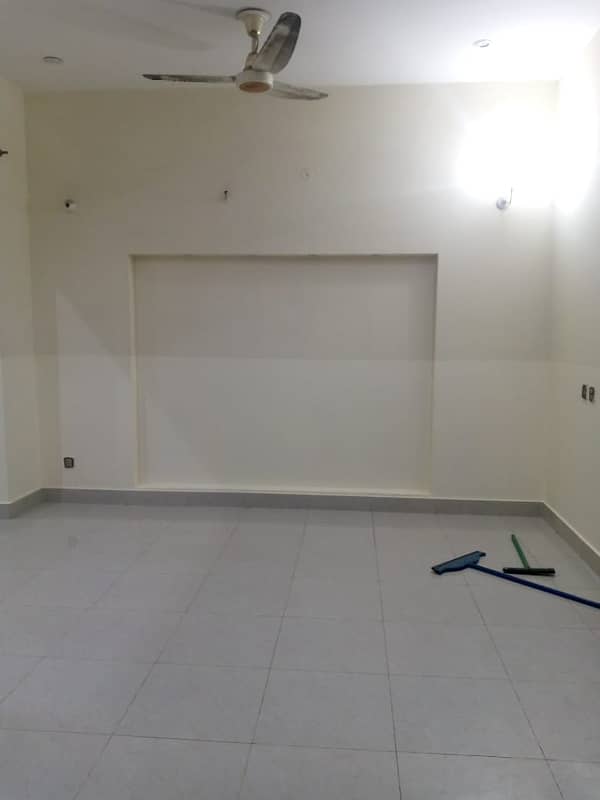 JOHAR TOWN BLOCK Q 5 MARLA LOWER PORTION FOR RENT 3