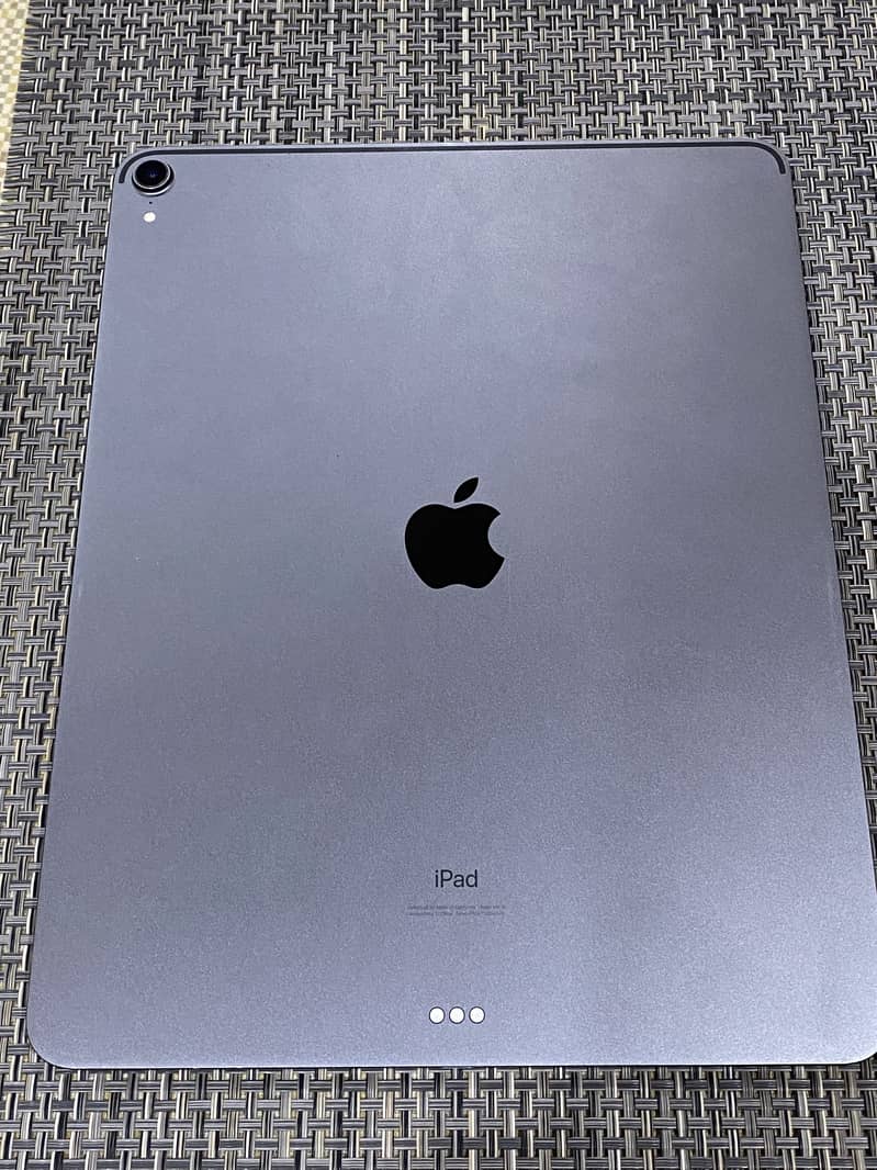 For Sale: iPad Pro 12.9" (2018)** 6