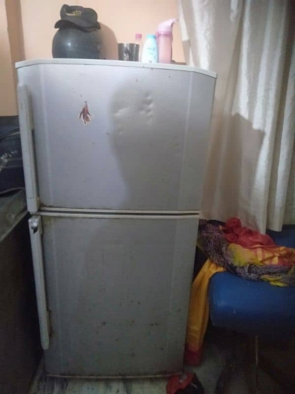 i m seeling my own fridge due too shifting 1