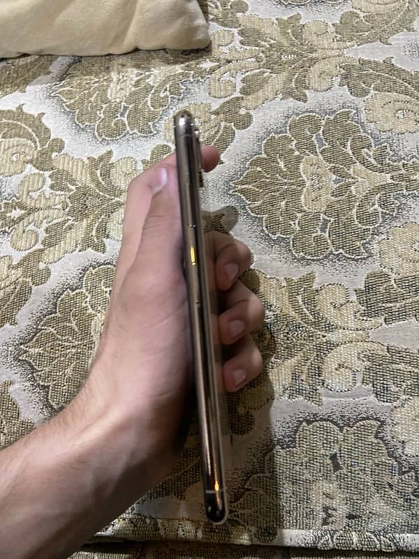 IPHONE XS MAX 4