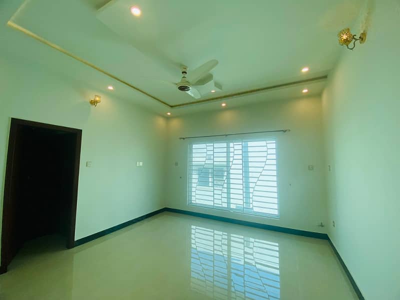 Brand New Condition 10 Marla Proper Double Unit House Available For Rent, 3