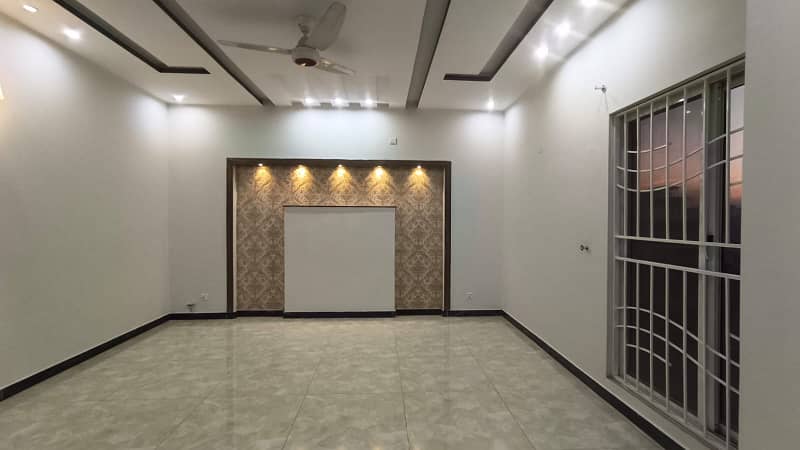 1 Kanal Double Unit House Available For Rent 22