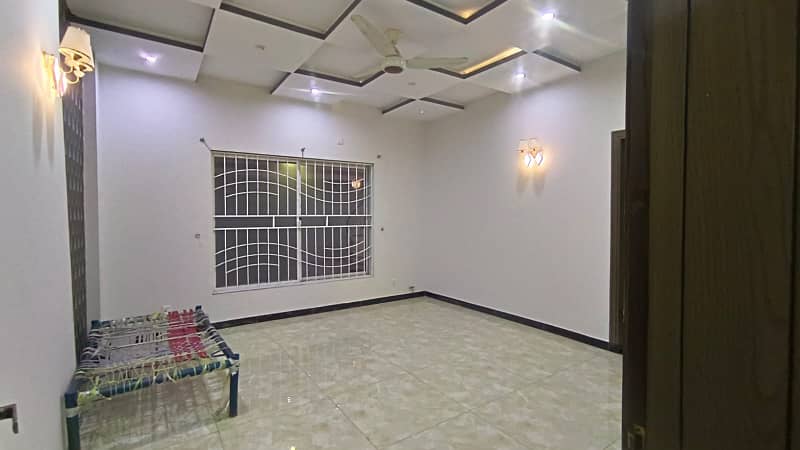 1 Kanal Double Unit House Available For Rent 23