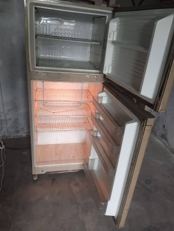 Dawlance Fridge for sale contact 03076330517 1