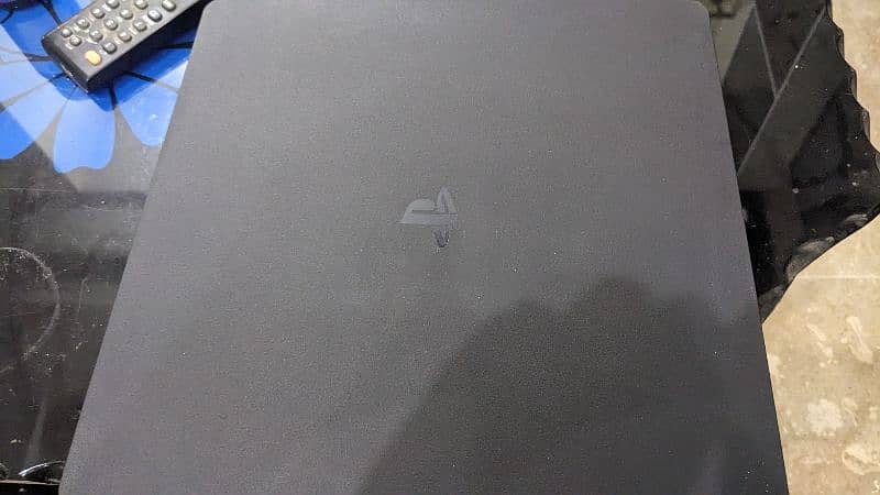 PS4 Slim model 500GB 1