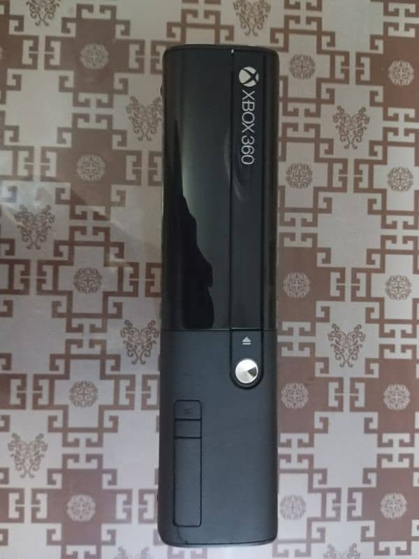 Xbox 360 E slim with motion sensor + 6 disk games and 20++ on hard 1