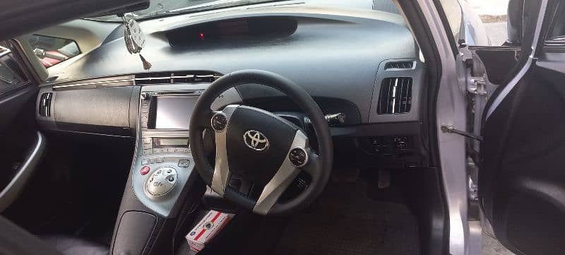 Toyota Prius 2013 7