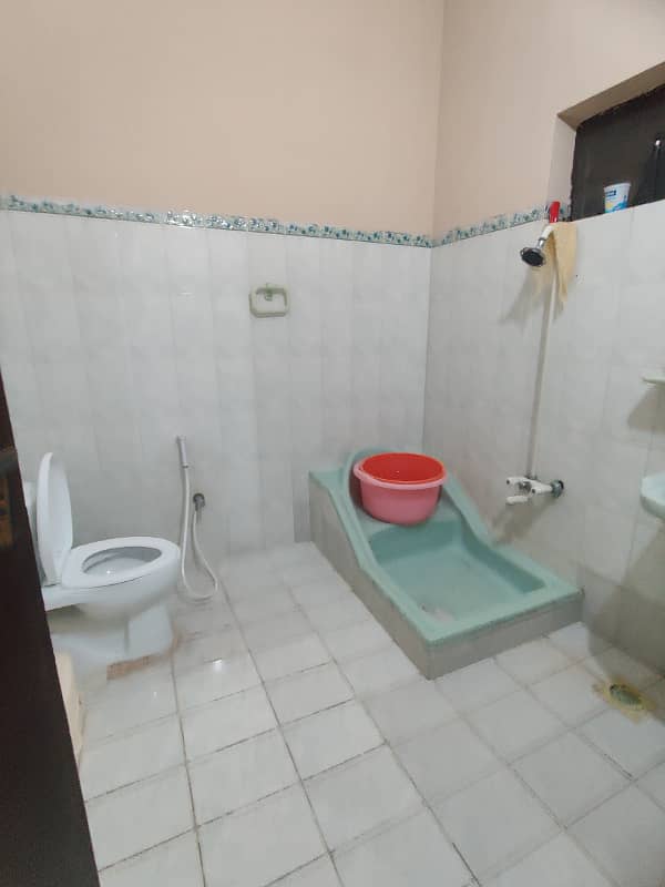 ALLAMA IQBAL TOWN 1 KANAL UPPER PORTION LOWER LOCK AVAILABLE FOR RENT 9