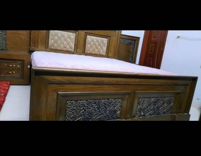 bed with mattress and dressing table 3