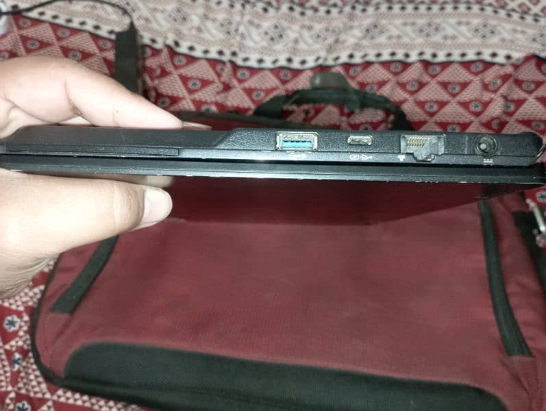 Fujitsu core i5 7th gen laptop touch and type 3