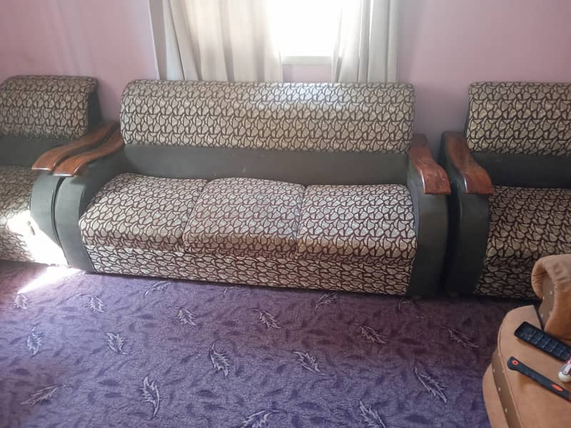 Sofa set 5 seater + center table 3