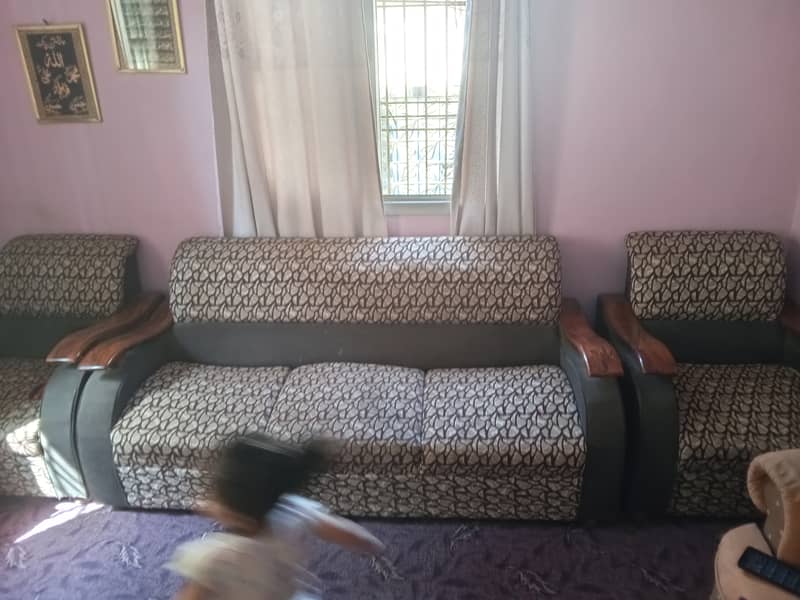 Sofa set 5 seater + center table 5