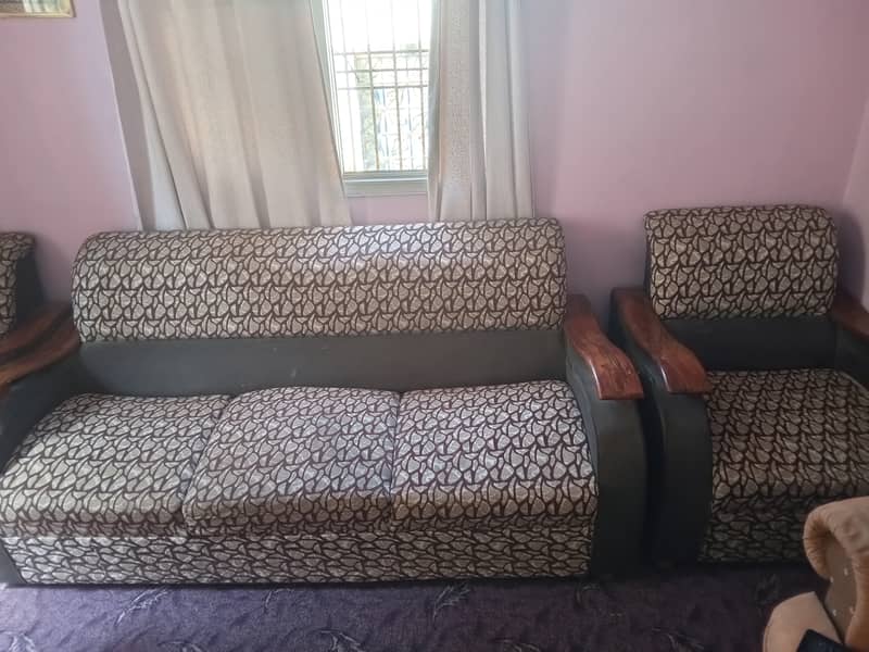 Sofa set 5 seater + center table 6