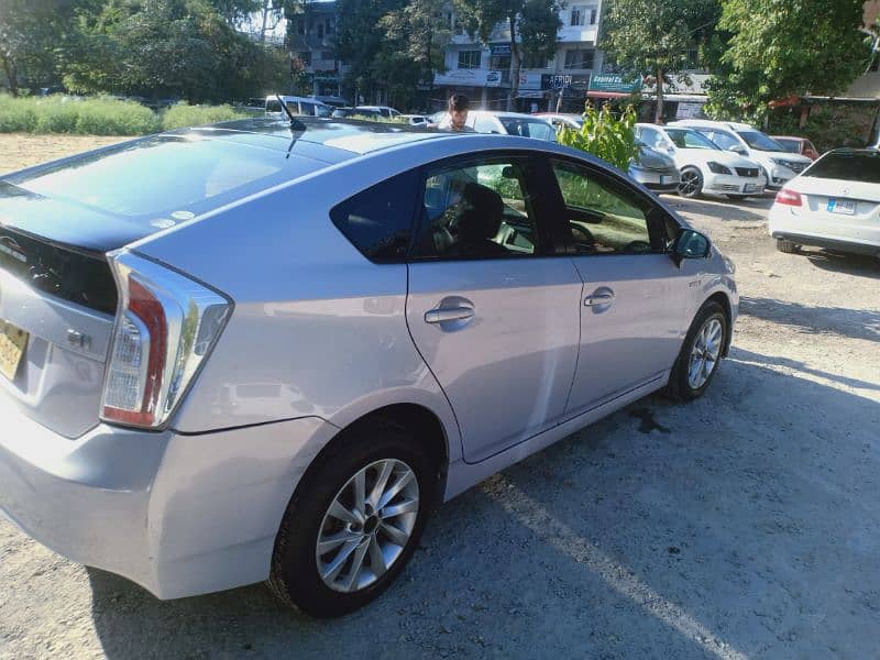 Toyota Prius 2012 1