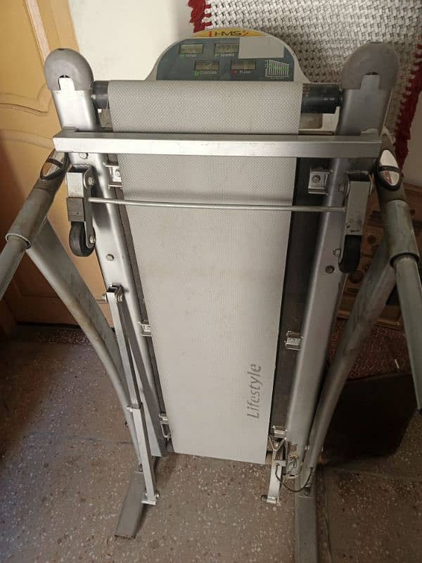 treadmill  in fresh condition hardly one month used 0