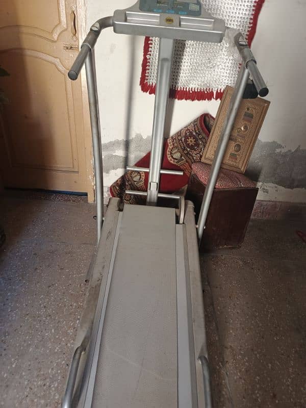 treadmill  in fresh condition hardly one month used 1