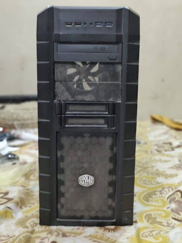 gaming PC with rx 590 cooler master extra tower 1