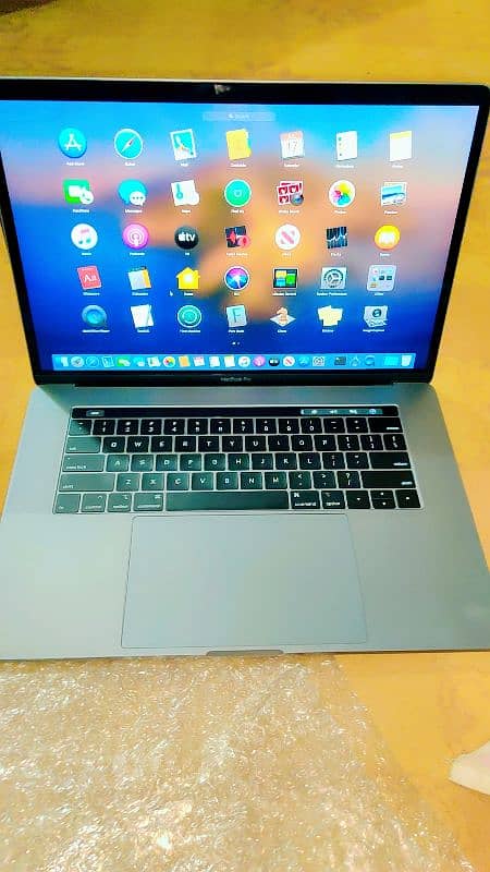 Apple MacBook pro CORE i9 2019 model 32 ram 512 NVME 0