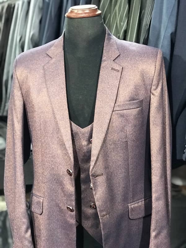 3 piece suit condition 10 / 10 / size Medium 38 0