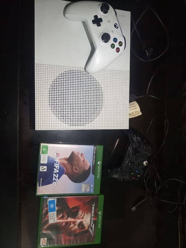 XBOX one S 1 tb 4