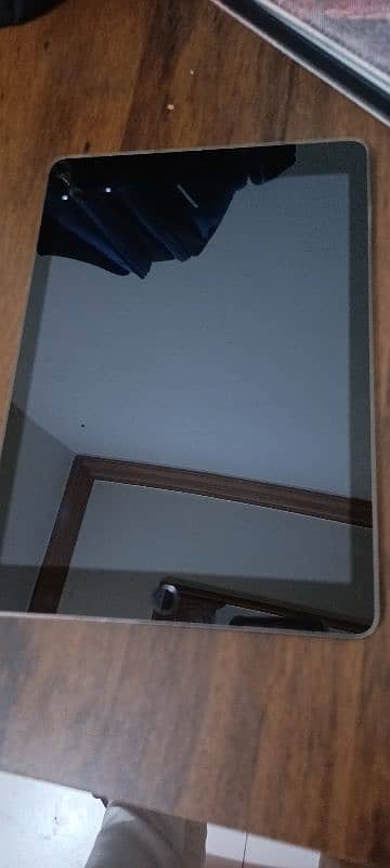 iPad Pro 9.7 32gb with original charger 1