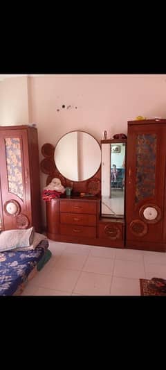 dressing table for sale brown colour ok to move