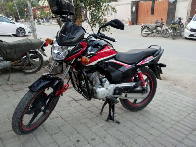 CB 125f good condition 1