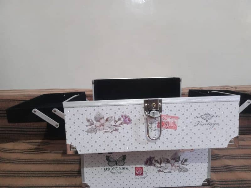 Make Up Box With New Style 2