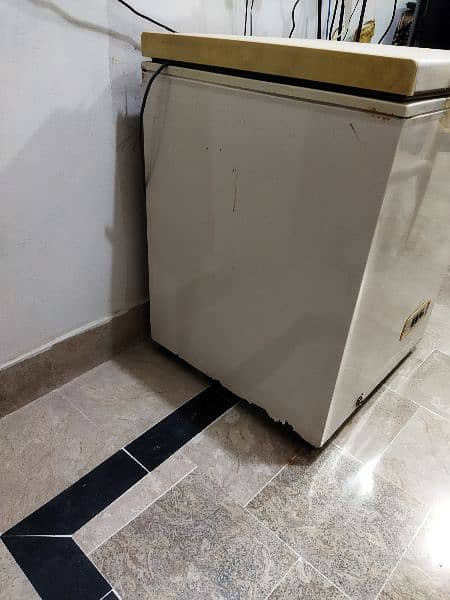 Dawlance Freezer Good Condition 3