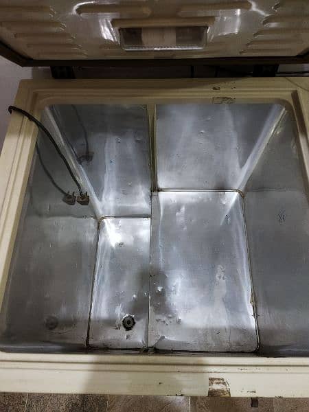 Dawlance Freezer Good Condition 5