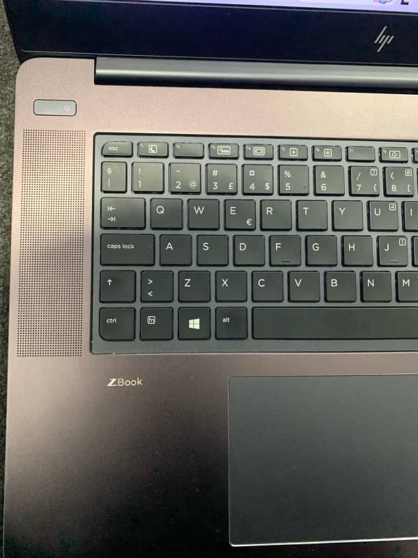 Zbook studio G4 core i7 7th 4GB graphic 2