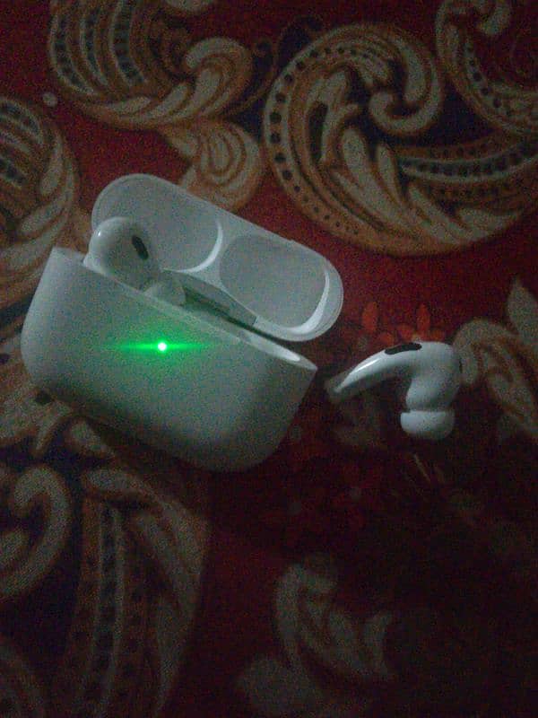 AIR POD PRO 2 2ND GENERATION 1