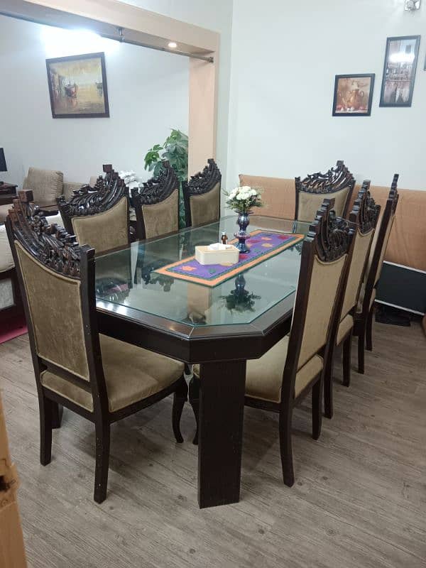 Dining table 8 seater fresh and ok with outstanding condition, 3