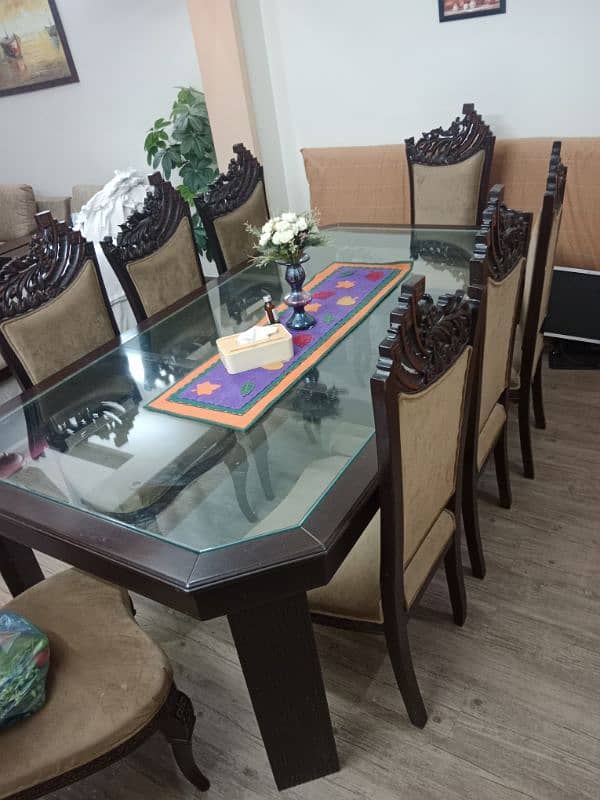 Dining table 8 seater fresh and ok with outstanding condition, 5