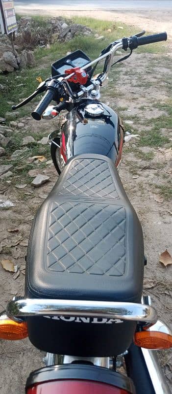 Honda 125 2024 model neat & clean black color total geniun 4