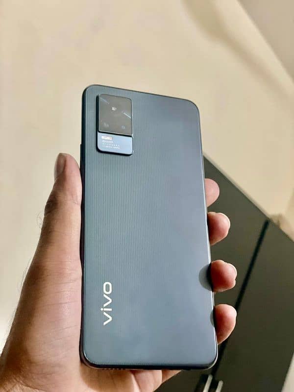 Vivo v21e with box one hand use 0