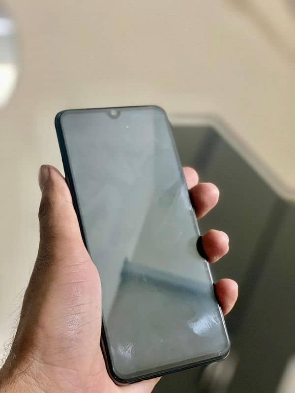 Vivo v21e with box one hand use 1