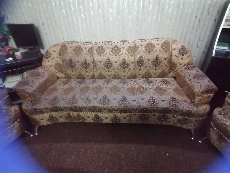 I want to sale 5 seater sofa 2