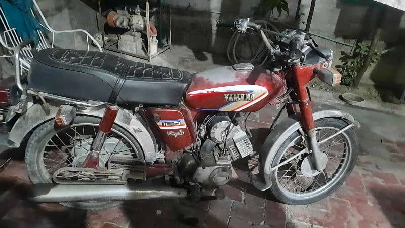 Yamaha YB 100 antique bike 0