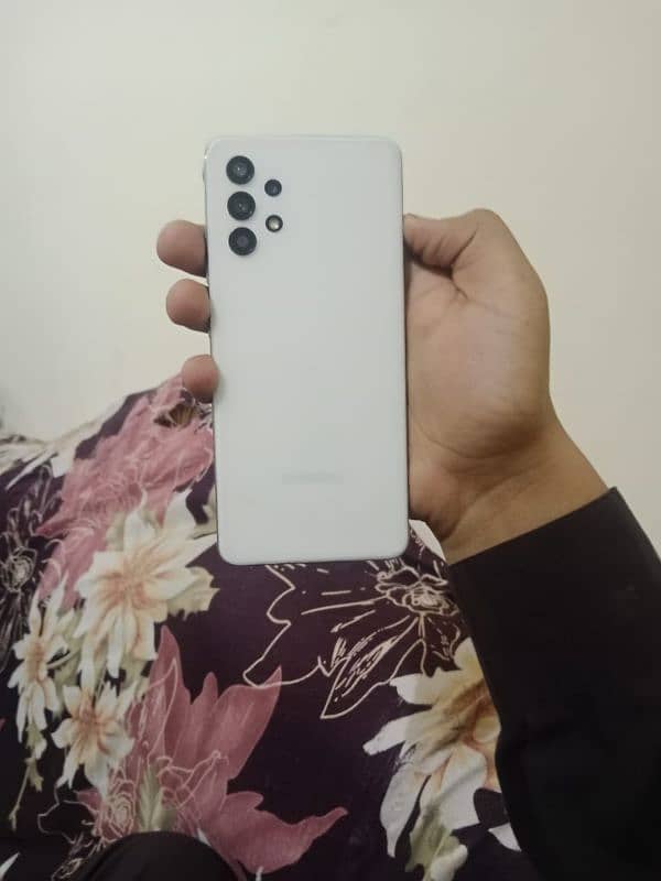 Samsung a32 urgent sell with box 0