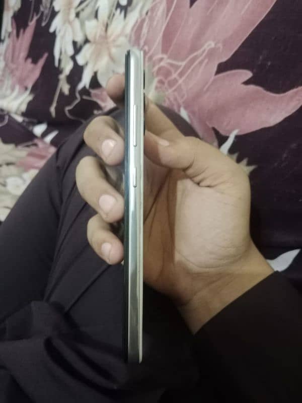 Samsung a32 urgent sell with box 5