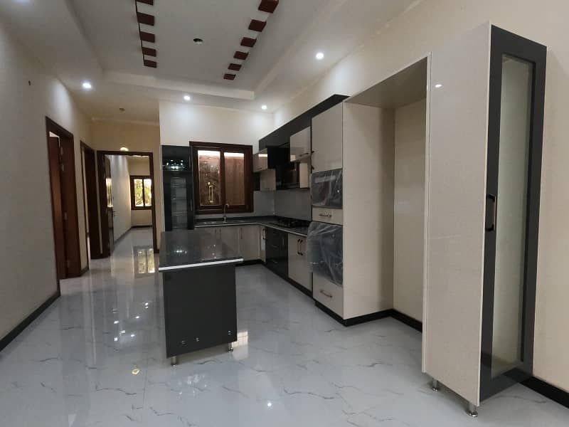 Aesthetic Prime Location House Of 313 Square Yards For Sale Is Available 15