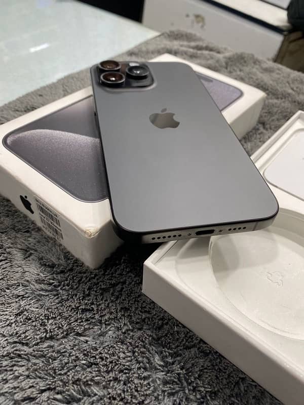 iPhone 15 Pro Max 256 GB 0