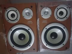 Sanyo bookshelf speaker 3 way  6" 6ohm 140w