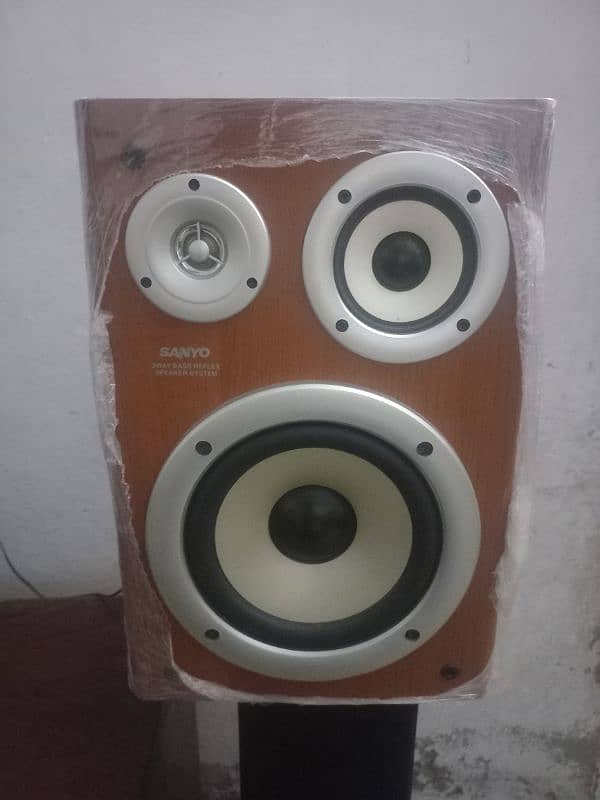 Sanyo bookshelf speaker 3 way  6" 6ohm 140w 1